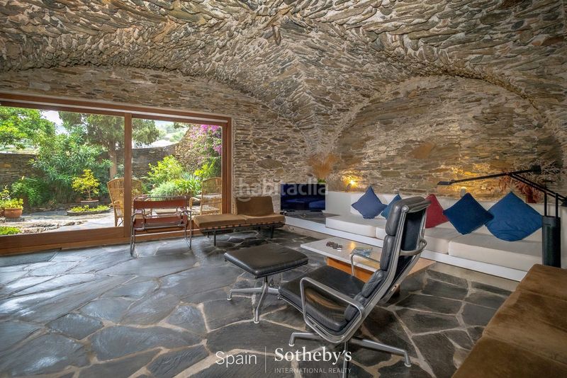 Foto ad0f6c82-b69b-4bdf-b7c5-8c6278a0f8eb. Casa amb aparcament a Cadaqués