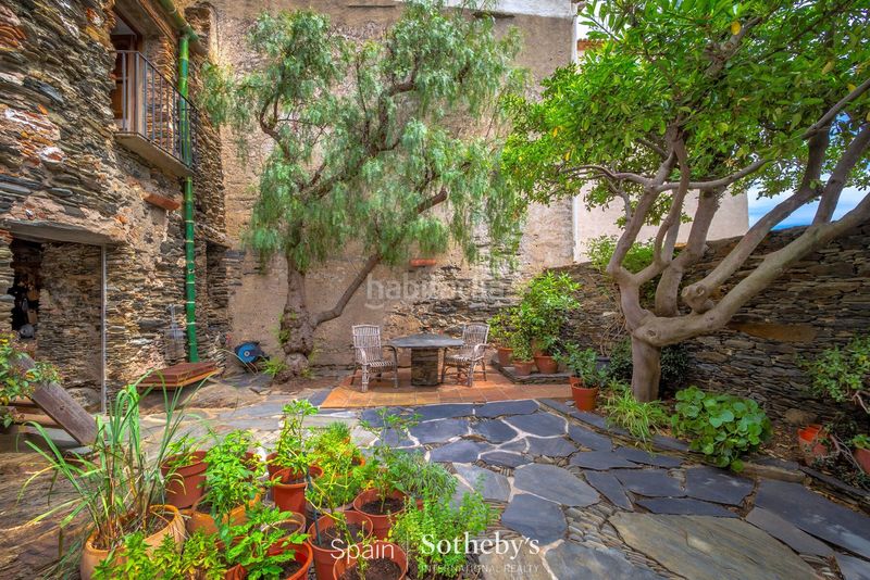 Foto b8f0d7e3-643a-4825-96c5-e8e01d34eeb7. Casa amb aparcament a Cadaqués