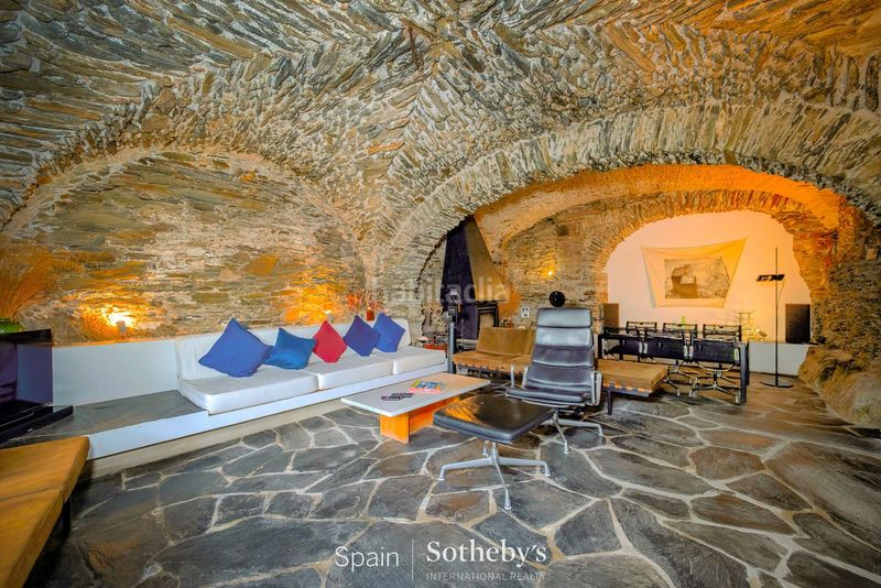 Foto e5498263-3481-450e-8f12-ea113bc500c1. Casa amb aparcament a Cadaqués