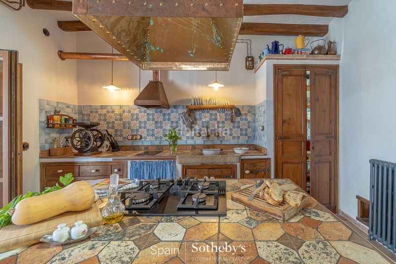 Foto 0b11b7c9-c6ff-487f-89a0-86a16b6f2121. Casa aparellada amb calefacció aparcament a Castelló d´Empúries