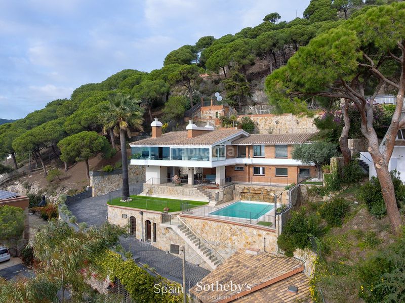 Foto b4f86856-0c9c-47ed-8d13-9b66c2fd8993. Casa con riscaldamento parcheggio piscina in Cabrils