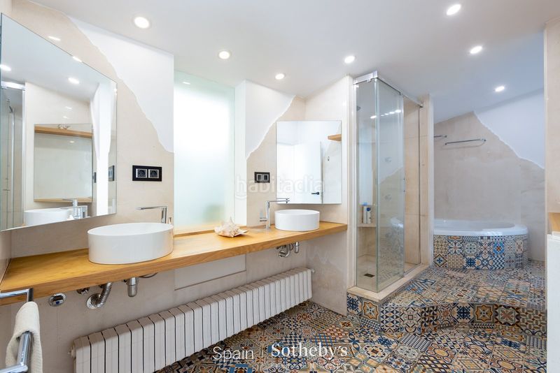 Foto f8985f8f-4402-47c0-bdf9-0299b0db301d. Casa con riscaldamento parcheggio piscina in Cabrils