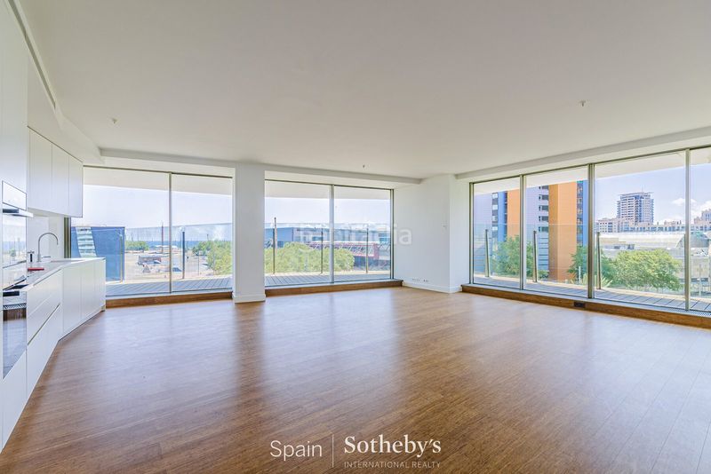 Foto 99178a6f-25c7-4547-8725-5e7c16ebd5f8. Apartament amb calefacció aparcament piscina a Provençals del Poblenou Barcelona