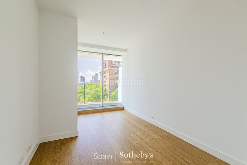 Foto ce259205-4c48-4787-afb5-4c46915aefb9. Apartament amb calefacció aparcament piscina a Provençals del Poblenou Barcelona