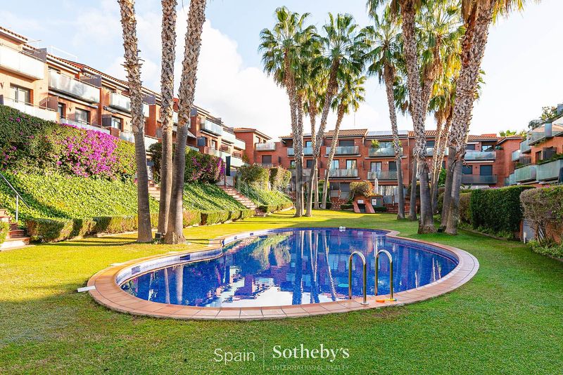 Foto 04640e9d-b9b6-4ffc-b9b2-bf19cc3d47d0. Casa aparellada amb calefacció aparcament piscina a Sitges