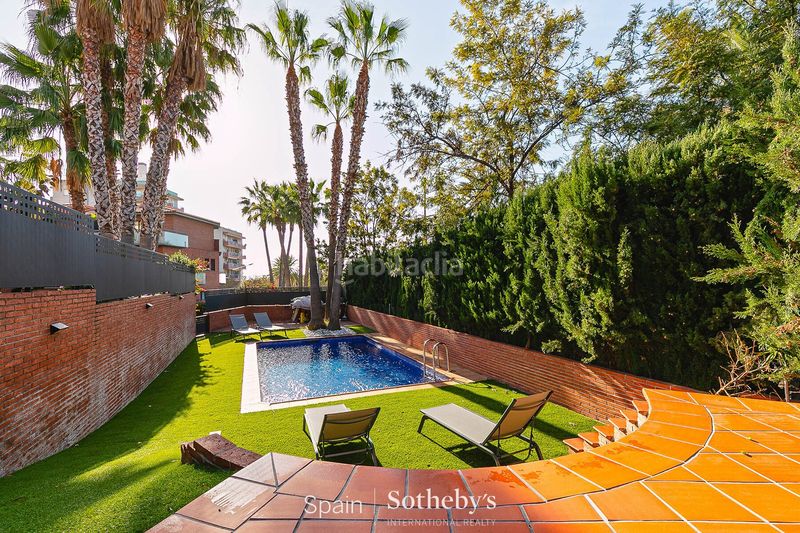 Foto 0787d659-9d57-4f3f-84a1-5e2e26db39bb. Casa aparellada amb calefacció aparcament piscina a Sitges