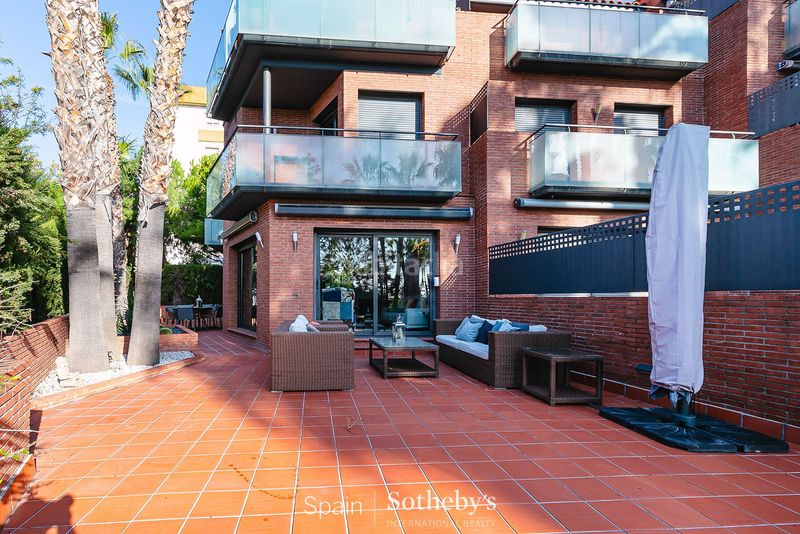 Foto 7fcbebdb-364d-4a96-a5fa-ce598e1bd7b8. Casa aparellada amb calefacció aparcament piscina a Sitges
