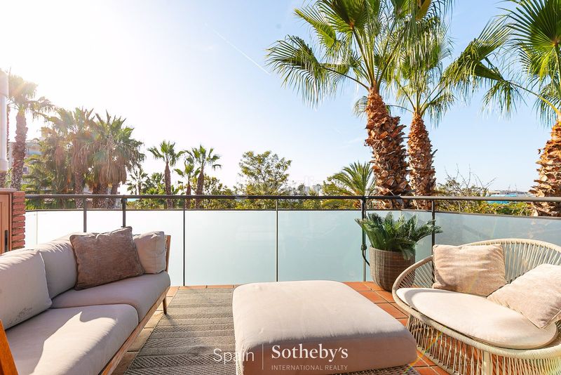 Foto b81087a1-b66d-4e6c-a231-845b650166c8. Casa aparellada amb calefacció aparcament piscina a Sitges