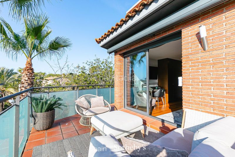 Foto d83c7406-2f81-41e4-baba-fcaae060e29f. Casa aparellada amb calefacció aparcament piscina a Sitges