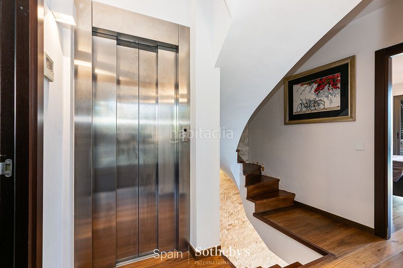 Foto d8bf87ac-294b-4398-88ef-4bb9a55ee879. Casa aparellada amb calefacció aparcament piscina a Sitges