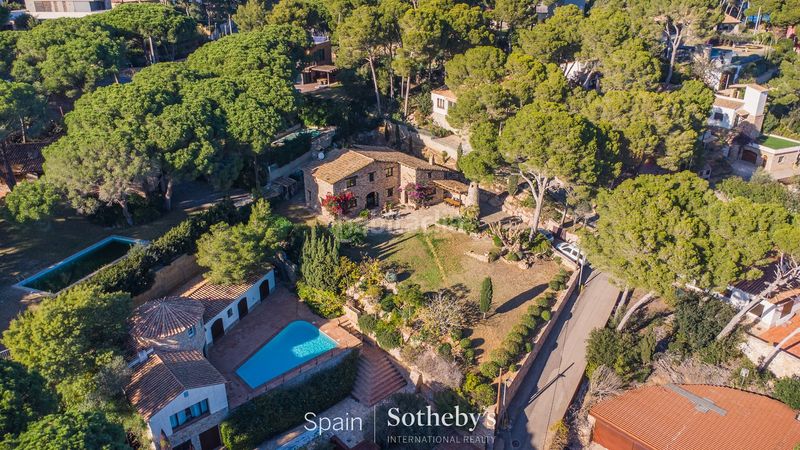 Foto bc6fc694-5b21-4568-9701-3b345474932e. House in carrer sa punta negra 15 in Sa Riera-Sa Fontansa Begur