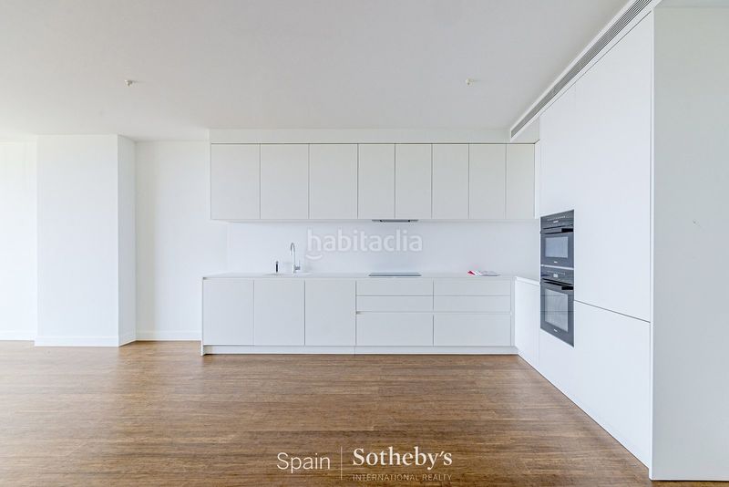 Foto a19f72ca-0fac-44f9-89d1-5448a2472ec7. Apartament amb calefacció aparcament piscina a Provençals del Poblenou Barcelona