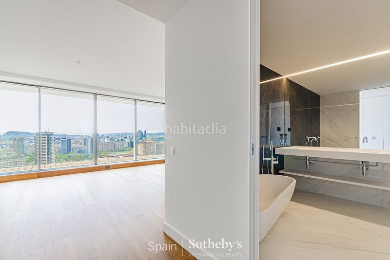 Foto 092a4f68-8e8d-4751-8ee0-aae1f3b6f3b3. Apartament amb calefacció aparcament piscina a Provençals del Poblenou Barcelona