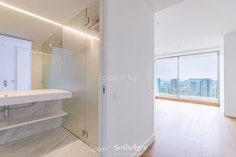 Foto 0bb8cbb8-618a-4890-ad24-0a363ce810de. Apartament amb calefacció aparcament piscina a Provençals del Poblenou Barcelona