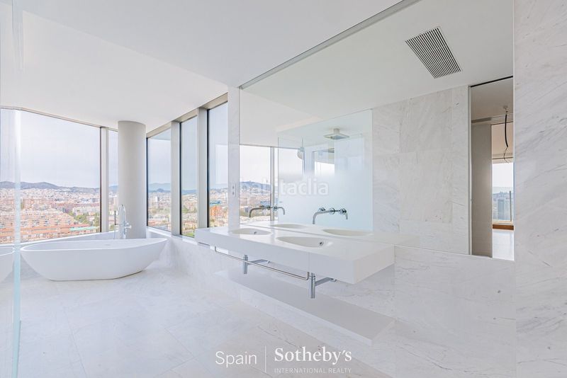 Foto 436fbe1e-96fa-4c64-a8e3-cb19003df7a4. Apartament amb calefacció aparcament piscina a Provençals del Poblenou Barcelona