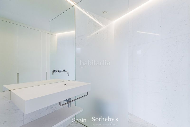 Foto 391d686d-f1e1-42d2-b21f-d0697015b07a. Apartament amb calefacció aparcament piscina a Provençals del Poblenou Barcelona