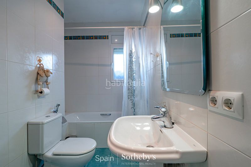 Foto 351b0418-eea9-477e-860f-2c6997080369. Casa amb calefacció aparcament piscina a Carmençó Empuriabrava