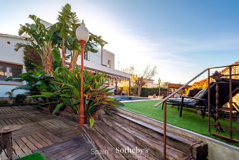 Foto 4a49cd9a-f525-4435-bbab-5d5b61385020. Casa amb calefacció aparcament piscina a Carmençó Empuriabrava