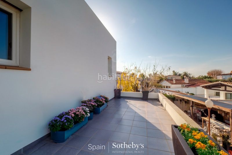 Foto 7056b3cb-1936-48a6-b28e-8e88296aa924. Casa amb calefacció aparcament piscina a Carmençó Empuriabrava