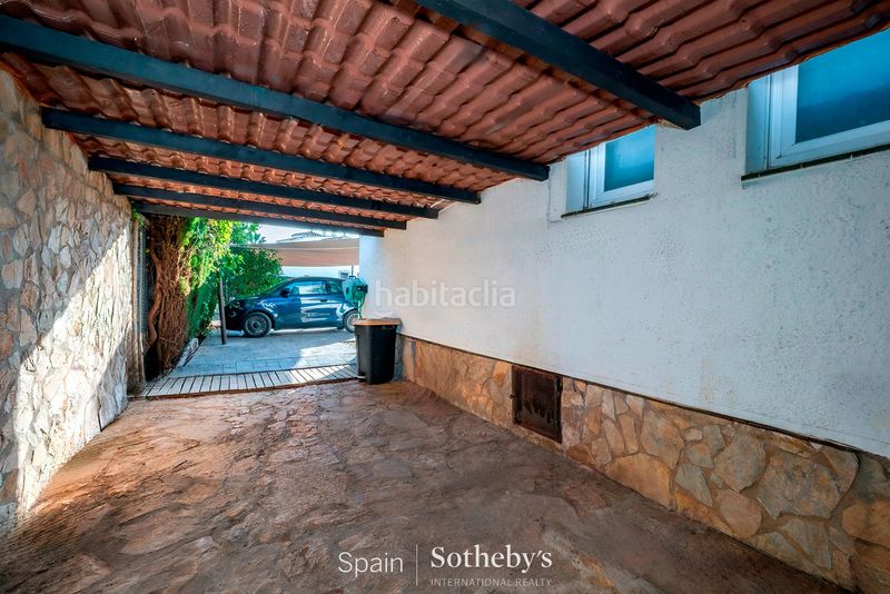 Foto c8dcf5bb-7dd9-4b7f-916f-cb3a168afc2e. Casa amb calefacció aparcament piscina a Carmençó Empuriabrava