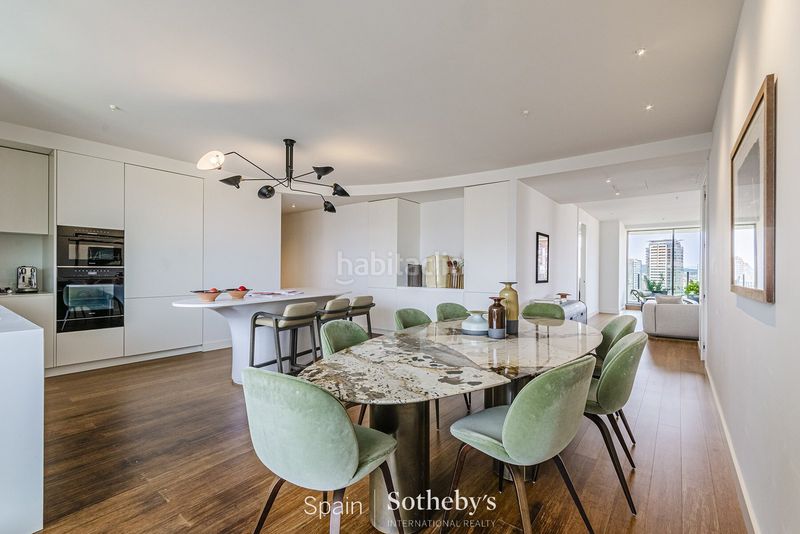 Foto f33bee6b-8ce5-4afa-b6d2-cf712952b476. Apartament amb calefacció aparcament piscina a Provençals del Poblenou Barcelona