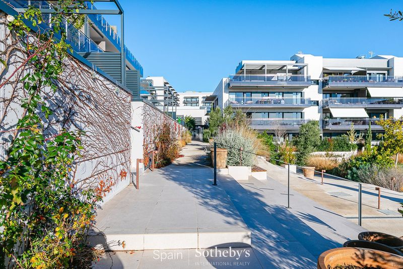 Foto 0cad6709-fb64-46d0-b733-79c0b0455fcc. Àtic amb calefacció aparcament piscina a La Plana Sitges