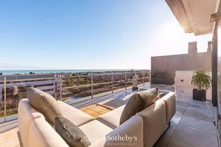 Penthouse in La Plana. Ático de 2 dormitorios con vistas al mar en la plana de sitges