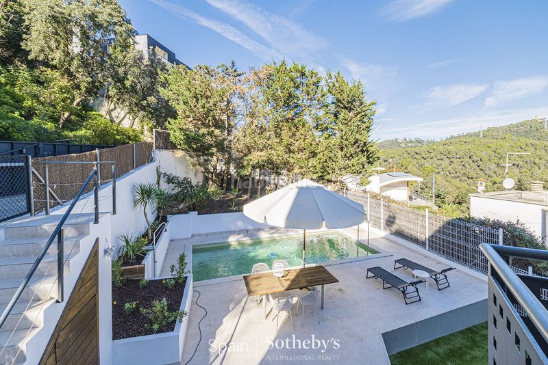 Foto 938eefa1-9a37-4d28-8d9f-d84432c80e93. Casa amb calefacció aparcament piscina a Vallvidrera - Tibidabo - Les Planes Barcelona