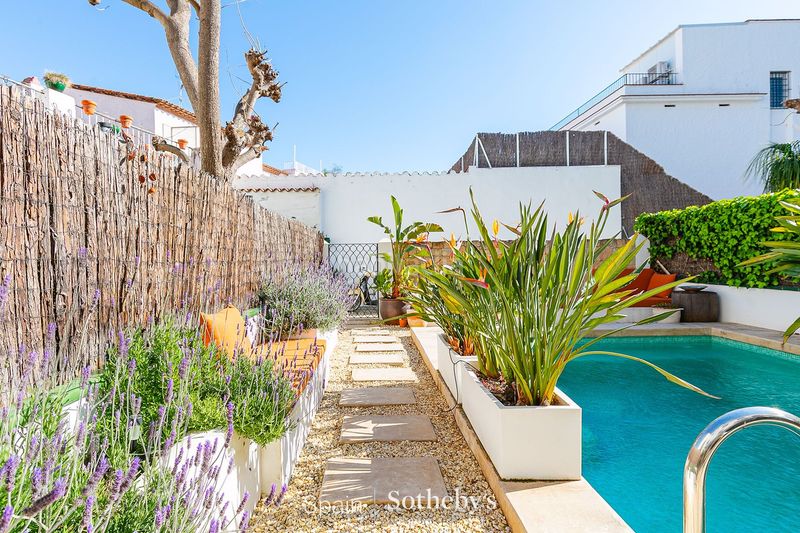 Foto 5fa65649-4f9f-43cb-93aa-a96cf96e4941. Doppelhaus mit heizung pool in Centre Sitges