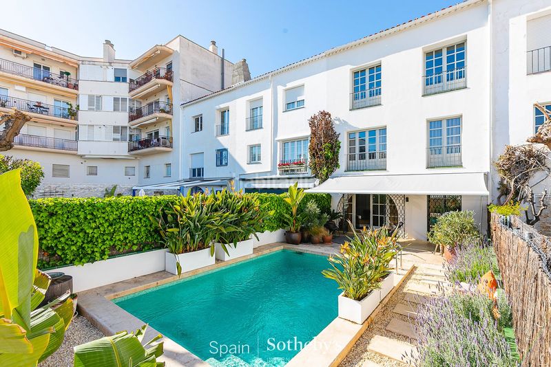 Foto d9f2ed05-0285-4263-bfc6-a93b3707343c. Doppelhaus mit heizung pool in Centre Sitges