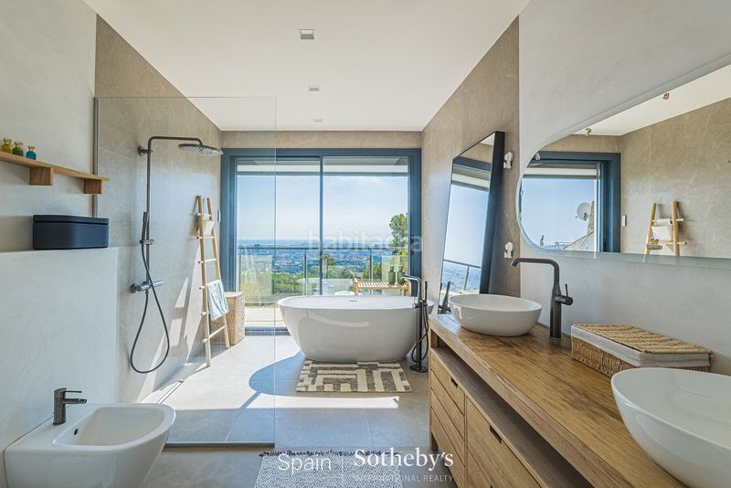 Foto 02c9a202-6790-4317-a6cc-a7cd7b760079. Casa amb calefacció aparcament piscina a La Miranda Esplugues de Llobregat