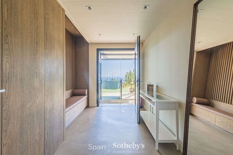 Foto 0524fba2-4ce1-44d9-977d-39ce1c86c639. Casa amb calefacció aparcament piscina a La Miranda Esplugues de Llobregat
