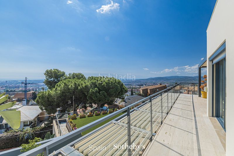 Foto 13597e57-bd9a-4b6b-ad71-cb514079c752. Casa amb calefacció aparcament piscina a La Miranda Esplugues de Llobregat