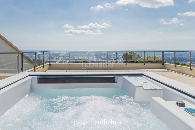 Foto 1c20cd33-ac86-4757-b4b1-439f772ce7ec. Casa amb calefacció aparcament piscina a La Miranda Esplugues de Llobregat