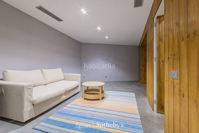 Foto 3b128fb5-203d-4c2f-820b-6e9d1a08d635. Casa amb calefacció aparcament piscina a La Miranda Esplugues de Llobregat