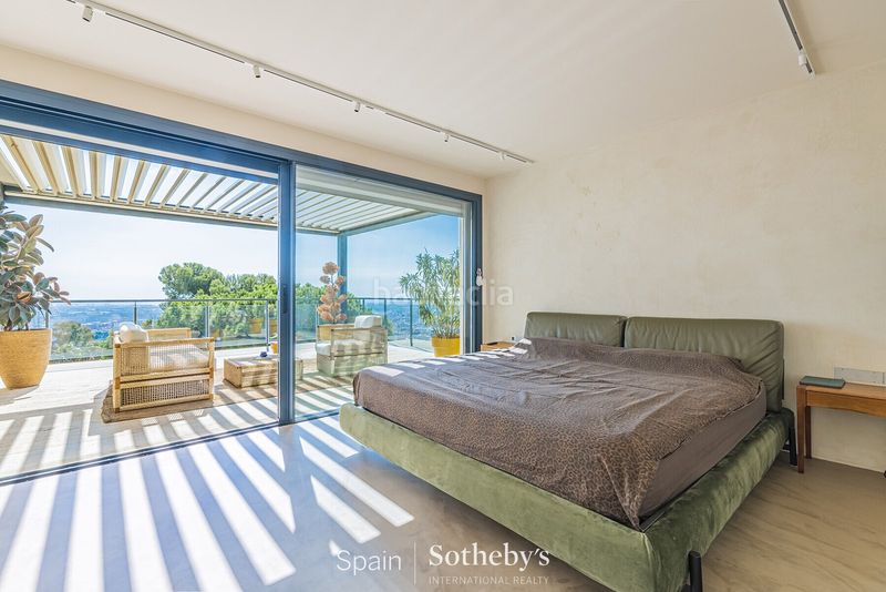 Foto a68e85a3-4ff0-4a7d-a68a-ad9ff1145bee. Casa amb calefacció aparcament piscina a La Miranda Esplugues de Llobregat