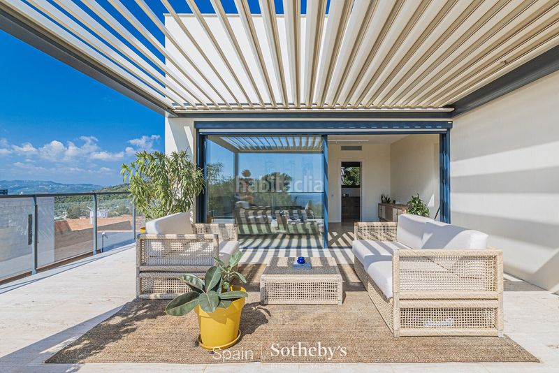 Foto bd786801-dd8f-4d4b-b866-bafd6ff678b6. Casa amb calefacció aparcament piscina a La Miranda Esplugues de Llobregat