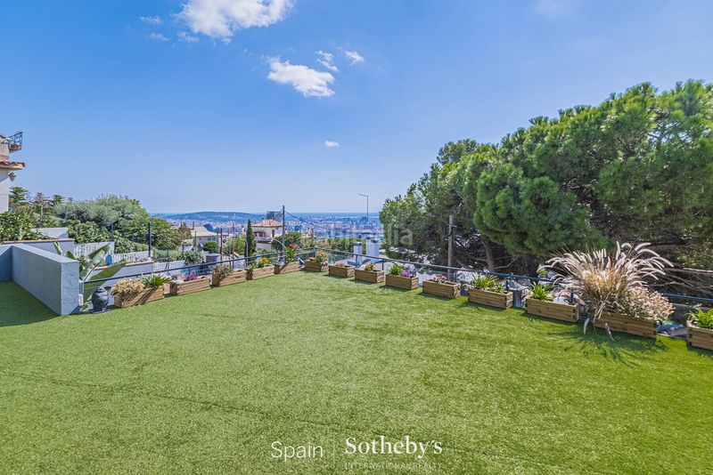 Foto c9d3a203-5435-4342-b4f5-0b6b44d7a624. Casa amb calefacció aparcament piscina a La Miranda Esplugues de Llobregat