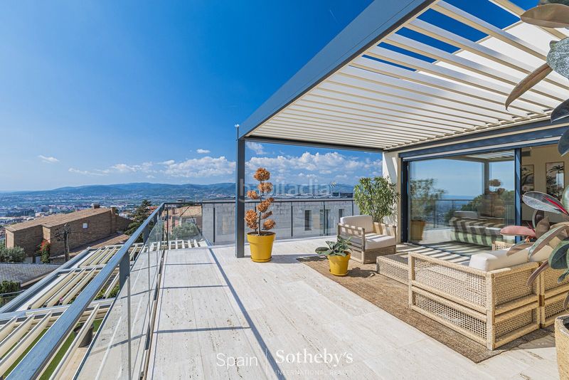 Foto d7b53a13-b533-4c0b-85b6-c1a0ec353775. Casa amb calefacció aparcament piscina a La Miranda Esplugues de Llobregat