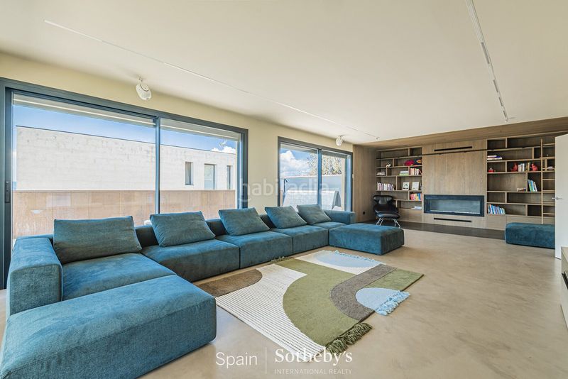 Foto f83c8acb-9ed5-46fb-a413-fc06780cdd0f. Casa amb calefacció aparcament piscina a La Miranda Esplugues de Llobregat