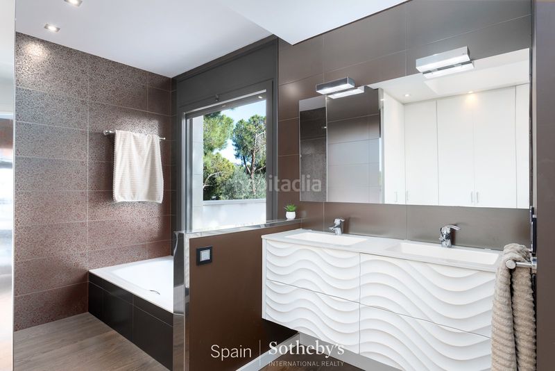 Foto 225ef277-9f35-4a6d-84d1-9516e37a0e76. Casa amb aparcament piscina a Premià de Dalt