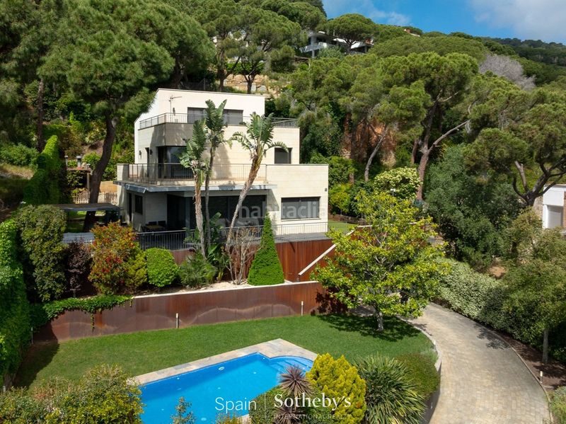 Foto 821f958d-0463-425b-998b-99b2a98fa3c7. Casa amb aparcament piscina a Premià de Dalt