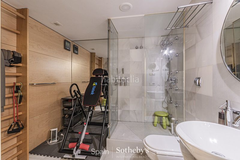 Foto 0ecfdd2e-b773-4acd-8ece-afd966ef7398. Casa amb aparcament piscina a Barri de les Corts Barcelona
