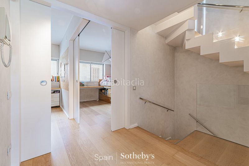 Foto 41b358e3-846e-4bc1-8f75-7b15932b8210. Casa amb aparcament piscina a Barri de les Corts Barcelona