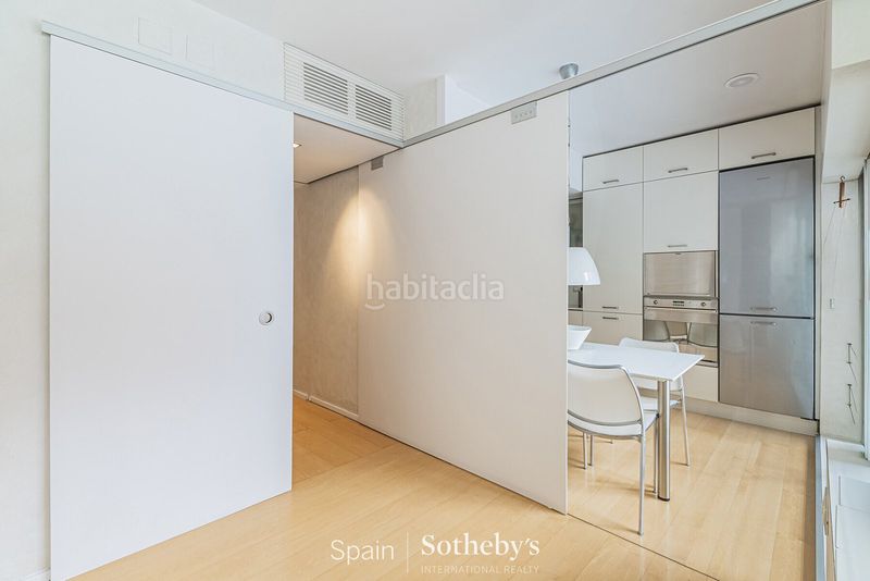 Foto 5b5d6cc2-ff3d-4f98-9d3c-fee49a76fa76. Casa amb aparcament piscina a Barri de les Corts Barcelona