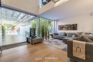 Casa a Barri de les Corts. Residencia unifamiliar de 5 dormitorios en les corts, barcelona