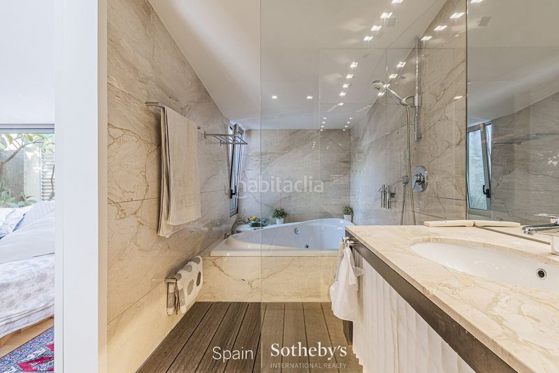 Foto a8040dd3-587f-4dad-b962-1f1a60227c7b. Casa amb aparcament piscina a Barri de les Corts Barcelona
