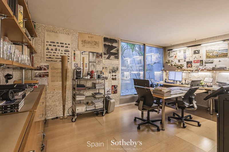 Foto c4cb48f8-5207-4a02-a34c-2cc9d7f3cf6b. Casa amb aparcament piscina a Barri de les Corts Barcelona