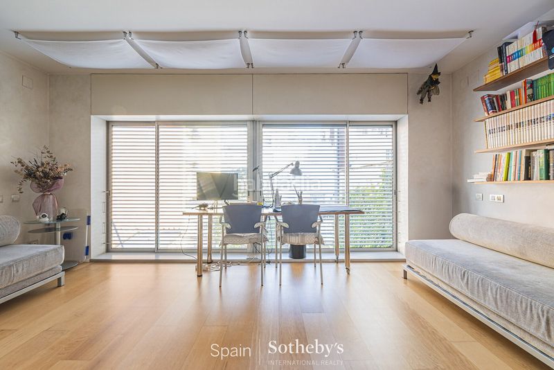Foto d1995f14-63b4-446c-957e-28d31e1f293e. Casa amb aparcament piscina a Barri de les Corts Barcelona