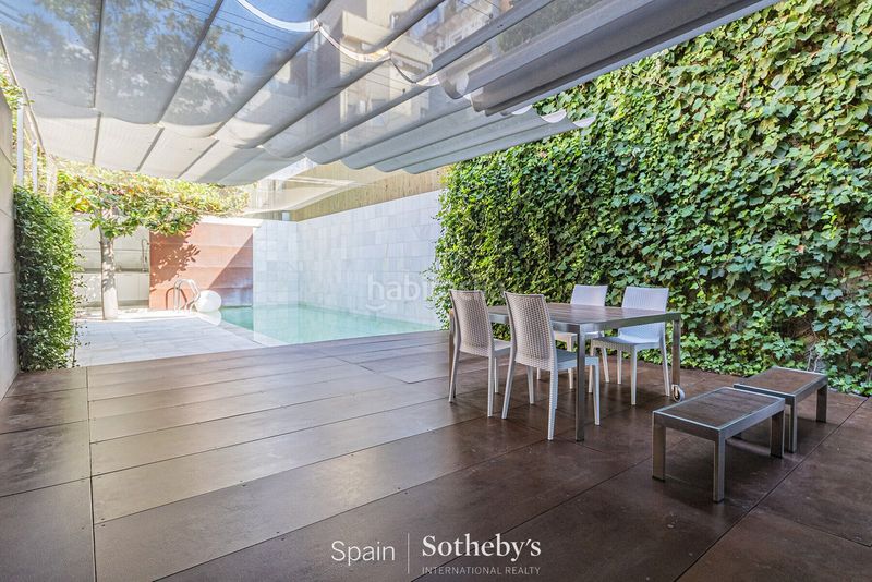 Foto f346d404-0cd8-4780-98c9-84038915de64. Casa amb aparcament piscina a Barri de les Corts Barcelona